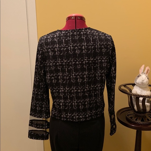 Chic Black and White Print Jacket with Clear bands in the cuff region NWOT - Picture 6 of 11